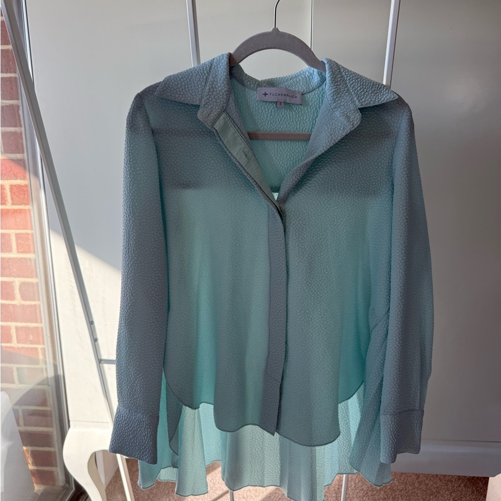 (LIKE NEW) Tuckernuck Adele Crepe Button Down Back Pleated Blouse Sz small